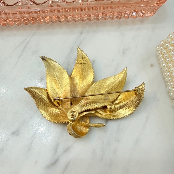 ♥️RESERVED♥️ 1950’s Rhinestone Shoe Straps, Sweater Clip, Beaded Bag, BKE Brooch - Picture 9 of 16